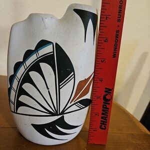 Native American Pottery 7 In Vase Signed L. Toya Jemez N. M.